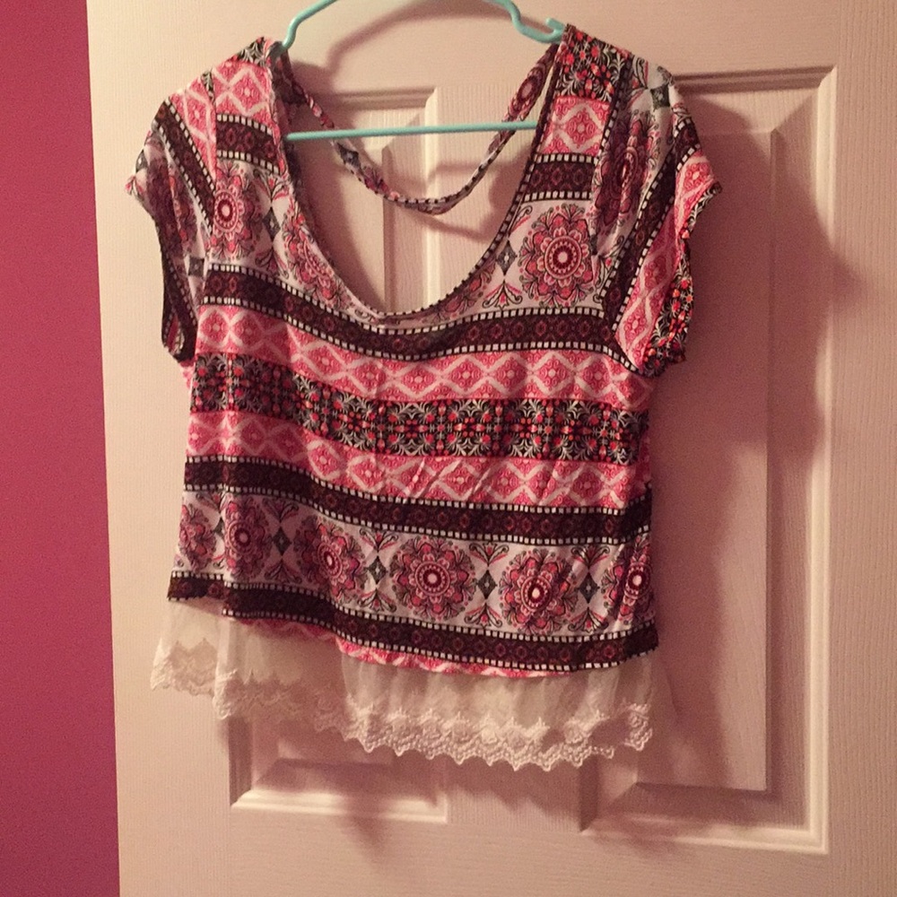 Printed crop top with lace bottom